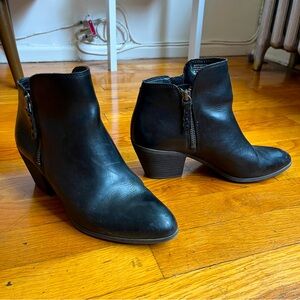 FRYE Black Heeled Leather 2.25 inch high ankle booties size 7M